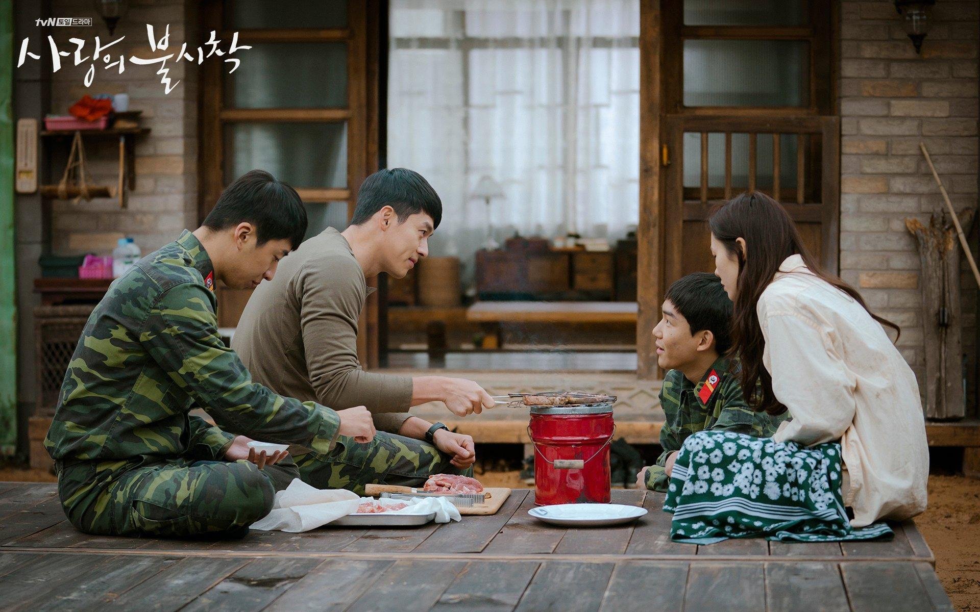 _场边花絮：明星嘉宾助阵现场热情高涨_，明星拍戏现场花絮视频